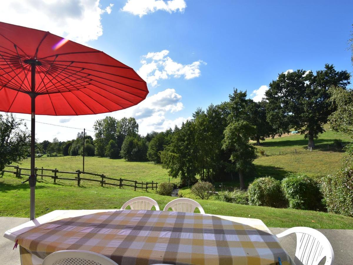 Cosy Chalet With Private Garden In Normandy Isigny-le-Buat Habitación foto