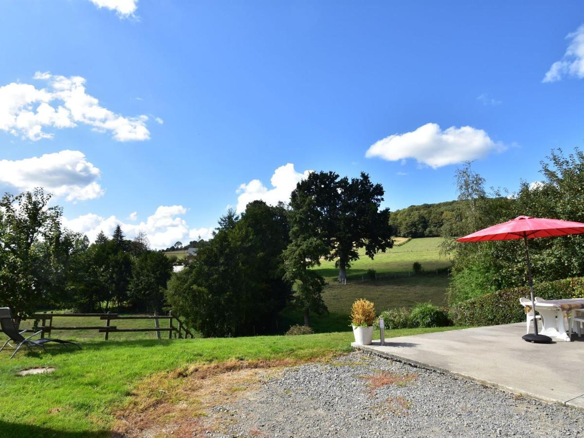 Cosy Chalet With Private Garden In Normandy Isigny-le-Buat Habitación foto
