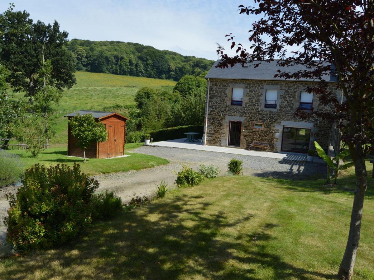 Cosy Chalet With Private Garden In Normandy Isigny-le-Buat Habitación foto